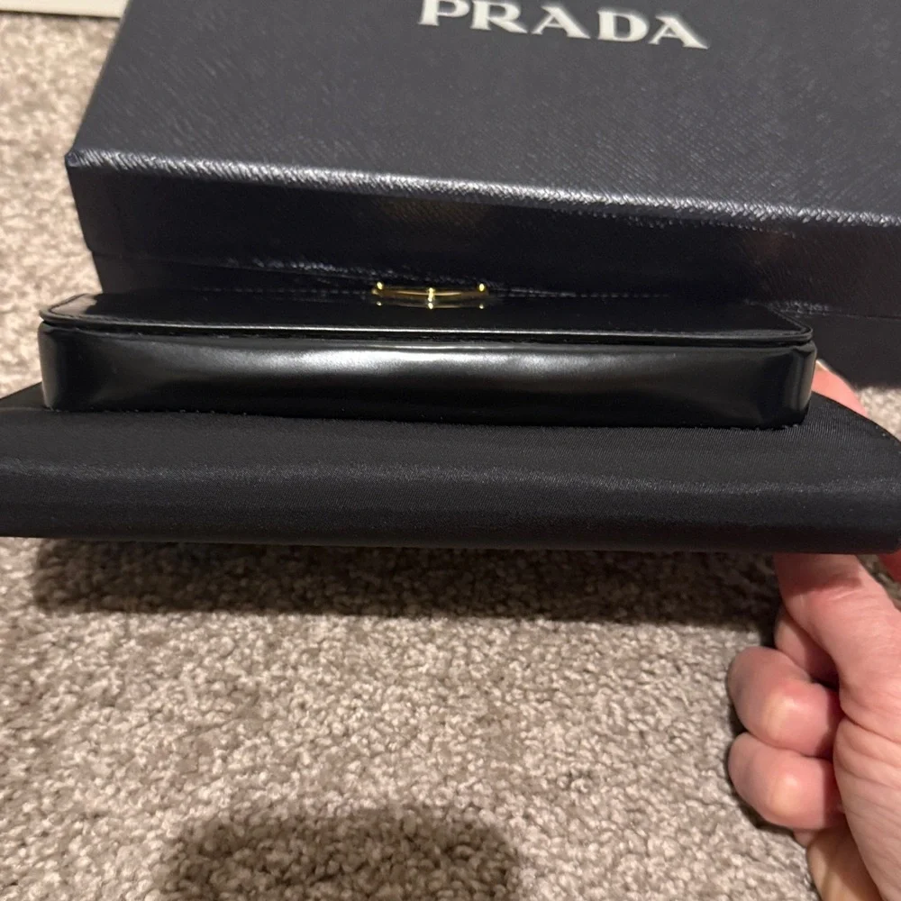 Prada Re-Nylon and brushed leather wallet with shoulder strap - Picture 9 of 10